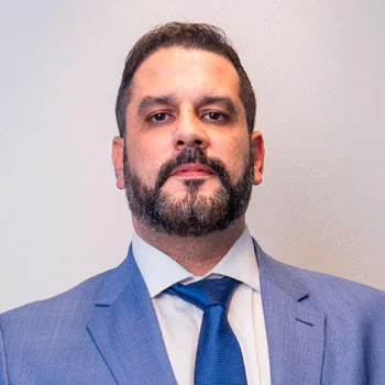 Retrato de Marcus Passos, sócio da CRT Advogados